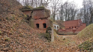 Obraz zawieraj�cy na wolnym powietrzu, drzewo, budynek, trawa

Opis wygenerowany automatycznie