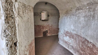 Obraz zawieraj�cy �ciana, Ruiny, budynek, opuszczone

Opis wygenerowany automatycznie