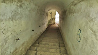 Obraz zawieraj�cy �ciana, budynek, schody, tunel

Opis wygenerowany automatycznie