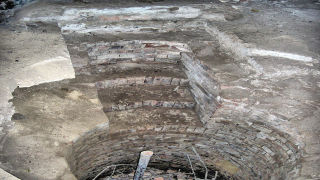 Obraz zawieraj�cy Ruiny, ziemia, budynek, kamie�

Opis wygenerowany automatycznie