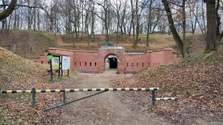 Obraz zawieraj�cy na wolnym powietrzu, drzewo, ziemia, ceg�a

Opis wygenerowany automatycznie